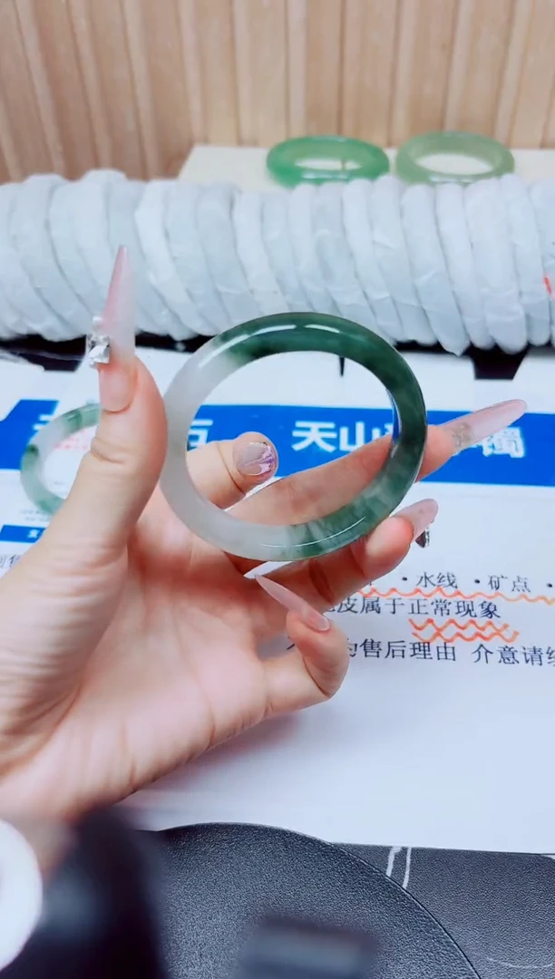 未镶嵌手镯石英质玉85/54.3