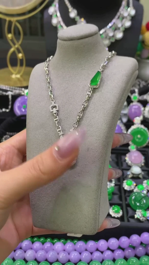 颈饰18K金镶嵌翡翠万能链
