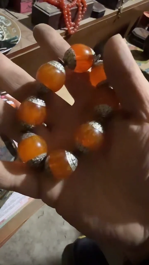木龙**享       黄白手串