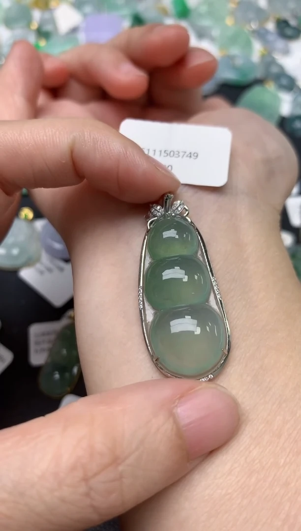 颈饰18K金镶嵌翡翠天然缅甸A货翡翠
