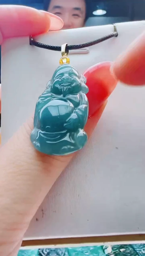 翡翠未镶嵌颈饰多样性发货其中一件