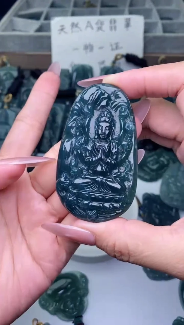 颈饰未镶嵌翡翠