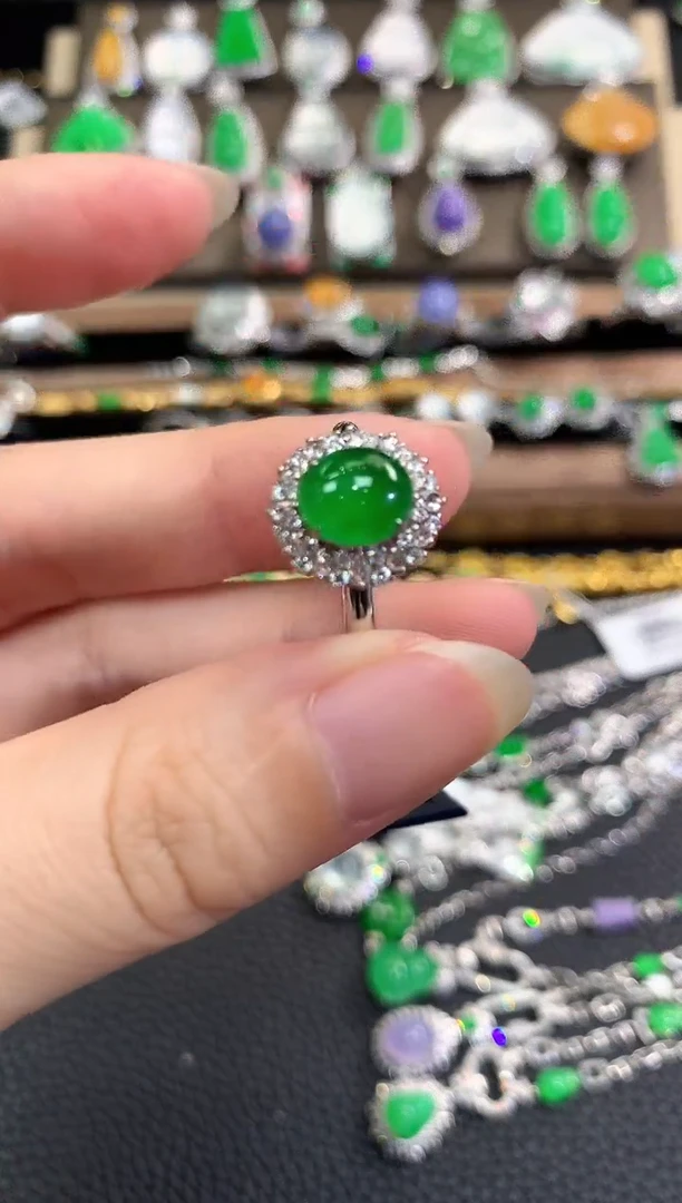 翡翠戒指18K金镶嵌春日珠宝 B80