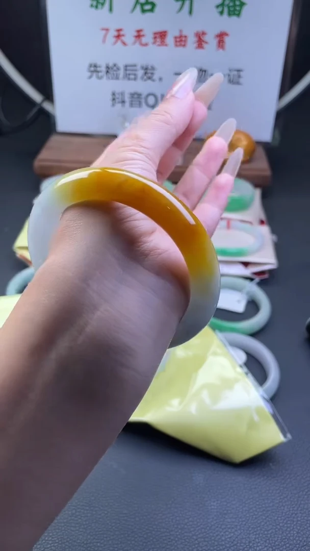 手镯艾**?闪购为准，一物一证
