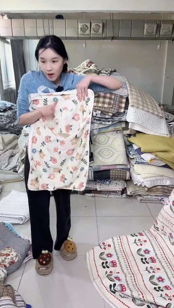 棉50*70斜纹小红花枕套