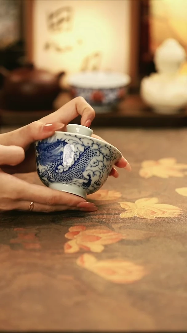 M3004/陶瓷青花穿云龙盖碗