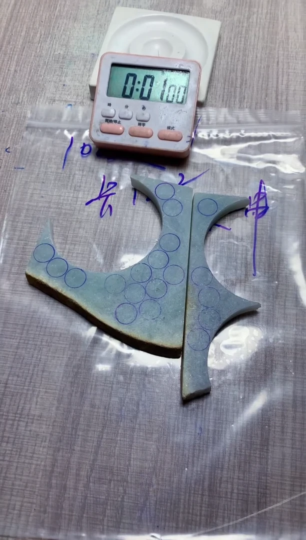 翡翠挂件未镶嵌小*猫不包工不包抛毛料