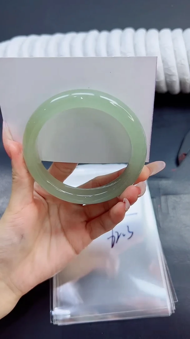 未镶嵌手镯石英质玉131/62.3