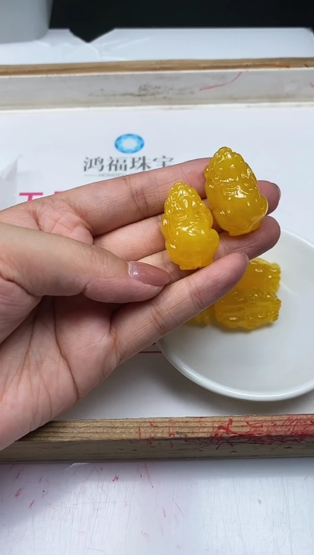 未镶嵌蜜蜡裸石C503 蜜蜡貔貅（通孔) 2个9.9元