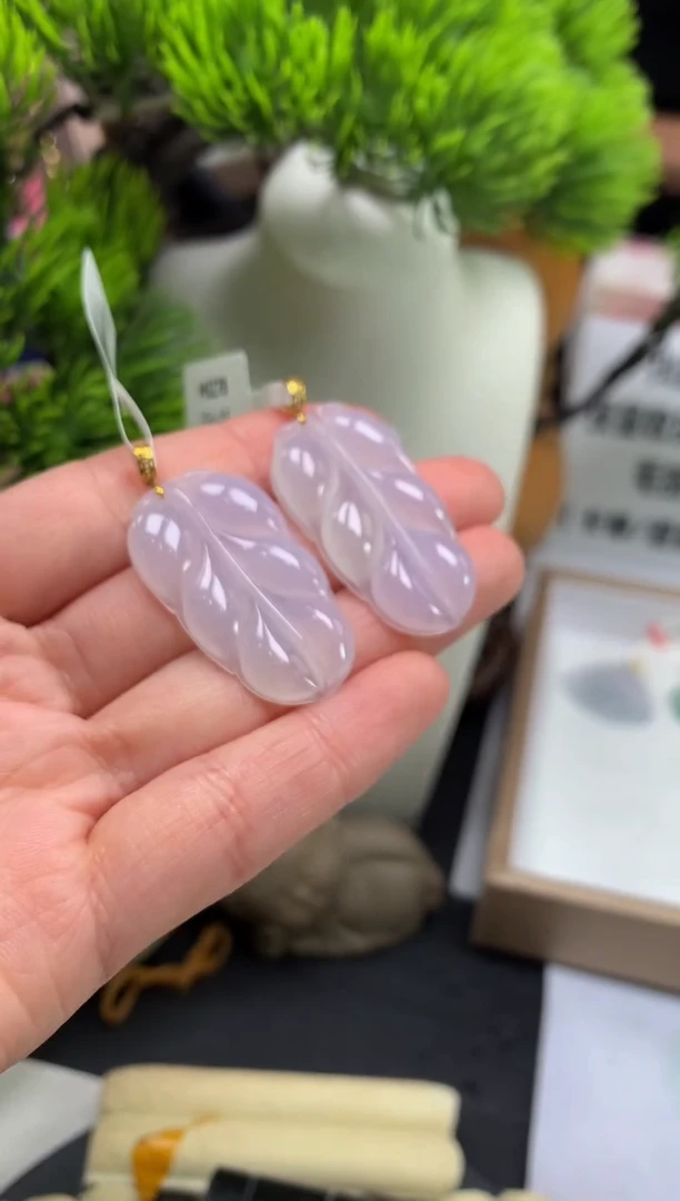 颈饰18K金镶嵌翡翠---120521多样性发其一