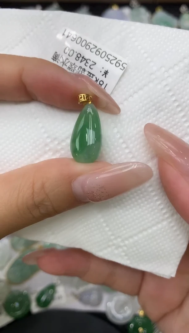 颈饰18K金镶嵌翡翠1111111111