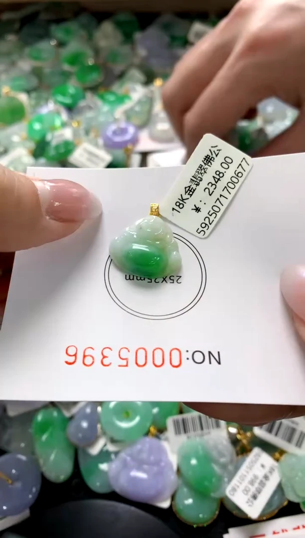 颈饰18K金镶嵌翡翠111111111