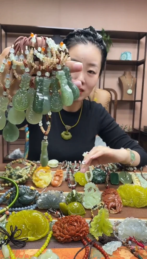 未镶嵌岫玉吊坠多样性发货发其中之一