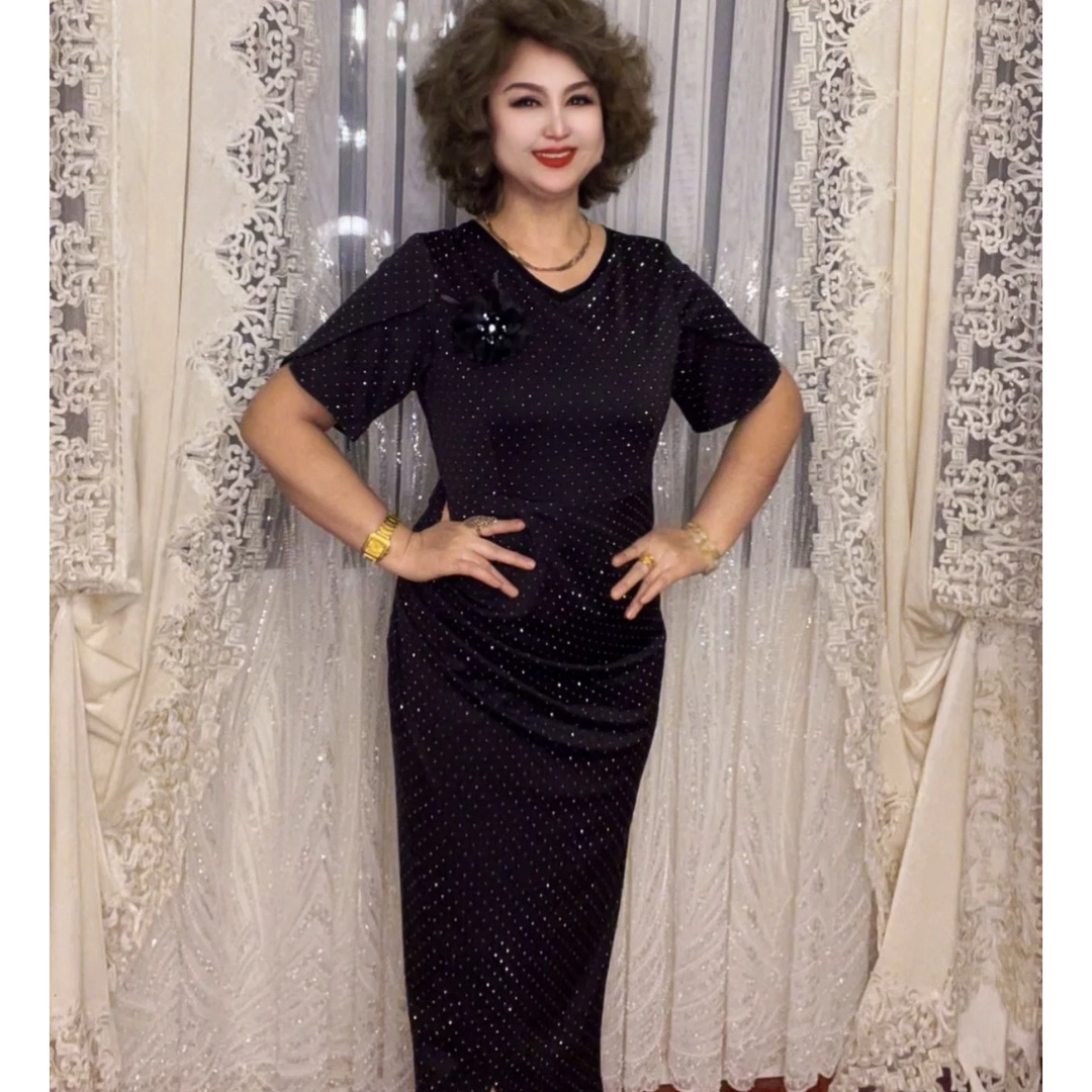 女士时尚点点修身礼裙