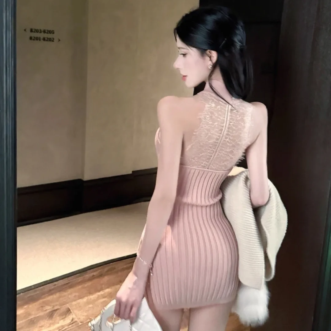 法式性感挂脖无袖内搭针织连衣裙女秋季新款高级感蕾丝露背包臀裙