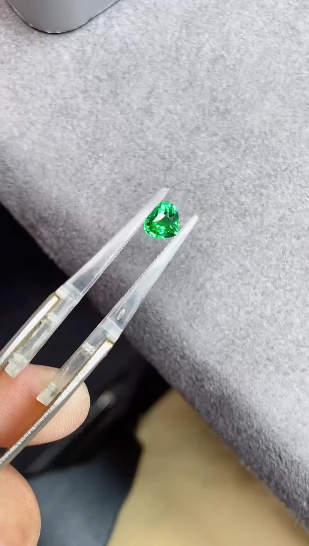 未镶嵌裸石石榴石（沙弗莱）1.03ct