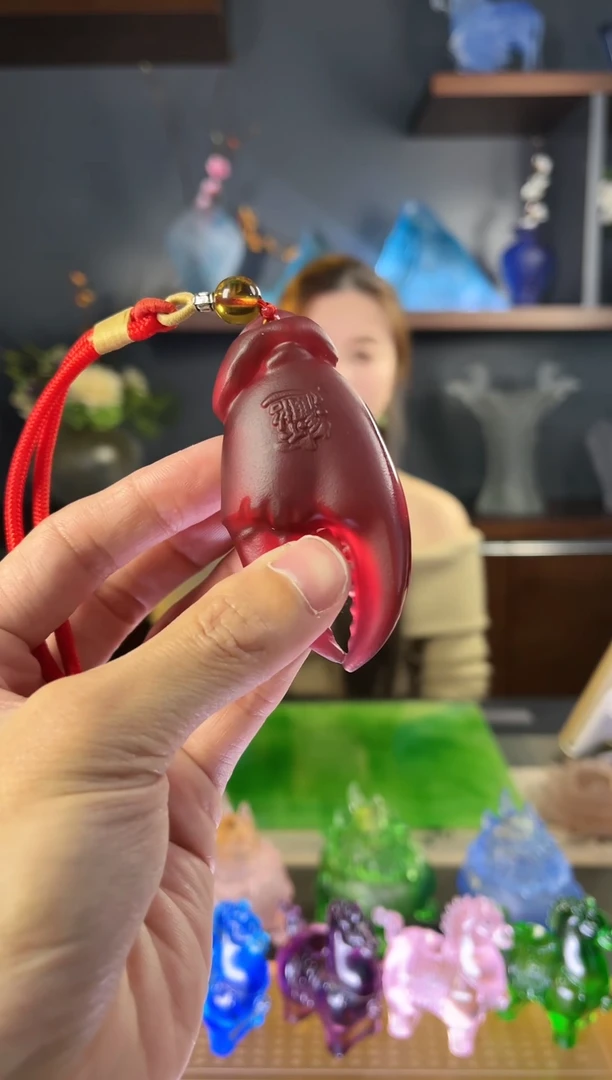手工艺品琉璃红色手上有钱小挂件