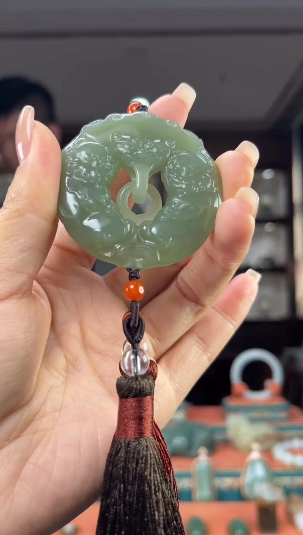 颈饰未镶嵌和田玉佩佩