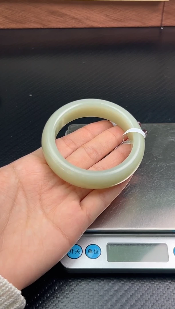 未镶嵌手镯和田玉迪克兰微色差54+m