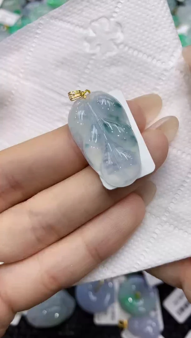 翡翠18K金镶嵌颈饰111111111111