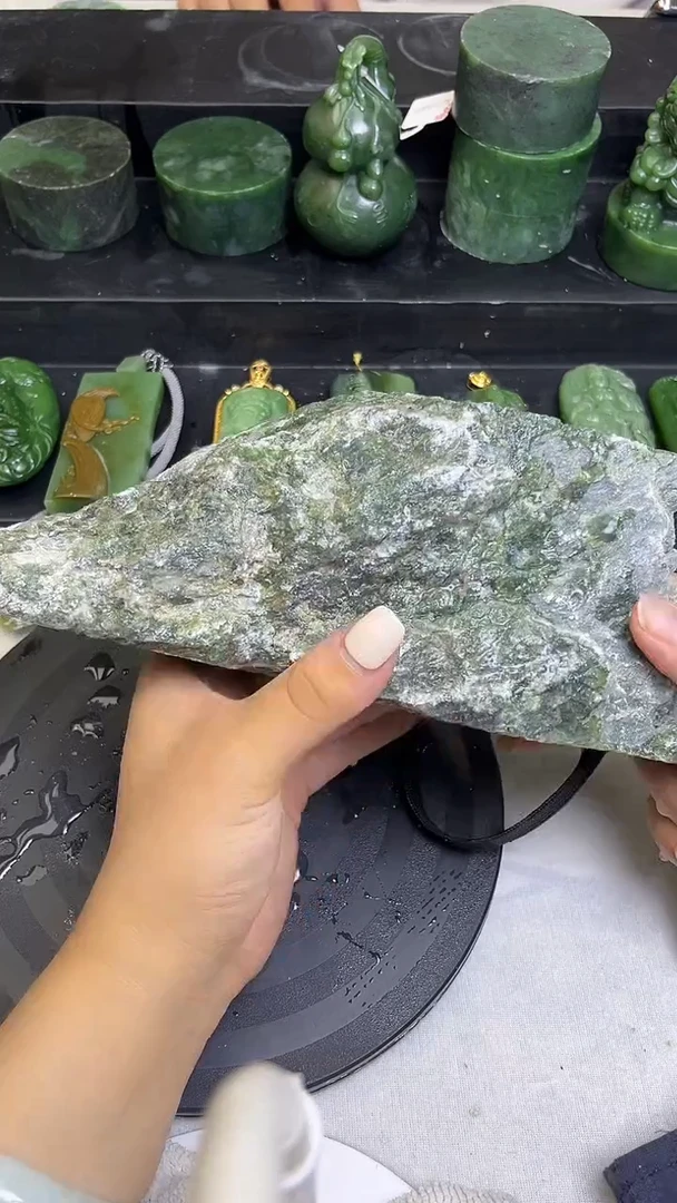 和田玉（碧玉）未镶嵌车挂摆件