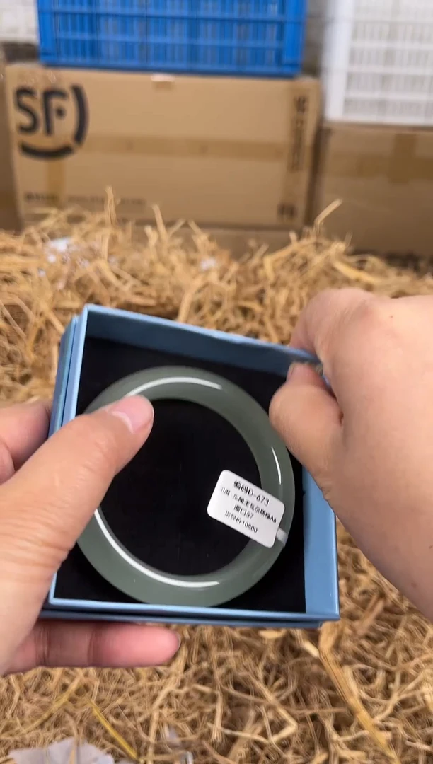 未镶嵌手镯石英质玉D673