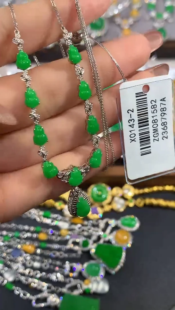 套链18K金镶嵌翡翠SY0143多样性发其一