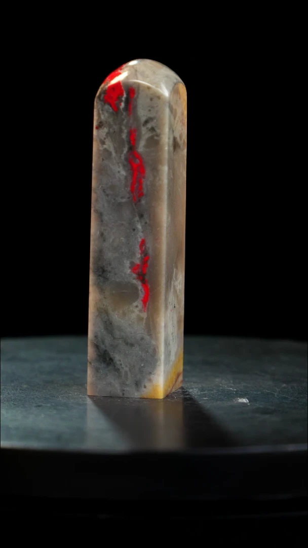 鸡血石牛角冻鸡血石