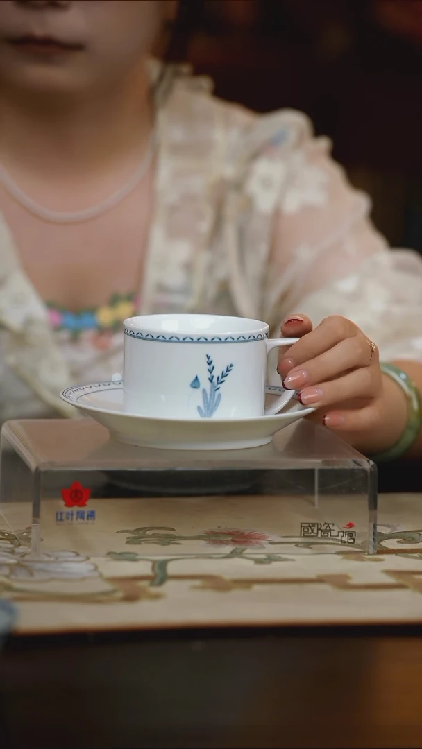 1个正价春华实录咖啡杯套组（简）