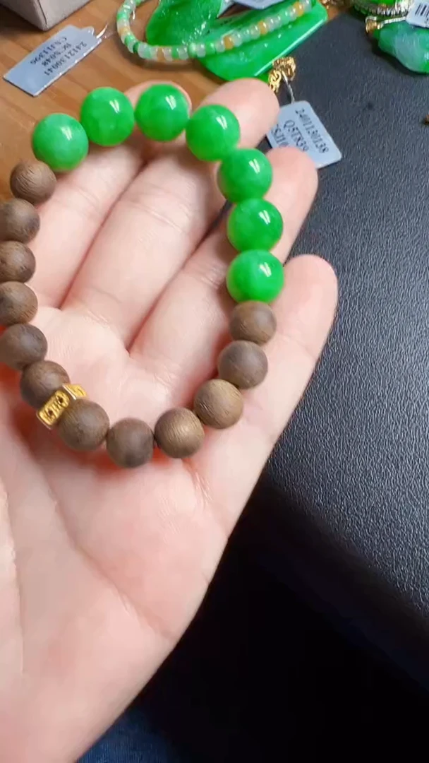 颈饰未镶嵌翡翠手串