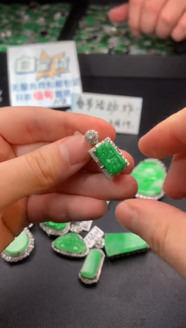 【闪购商品】翡翠颈饰银S925镶嵌翡翠