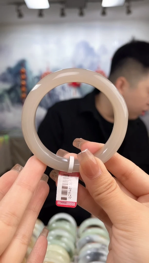 【闪购商品】和田玉手镯未镶嵌56圈口1301