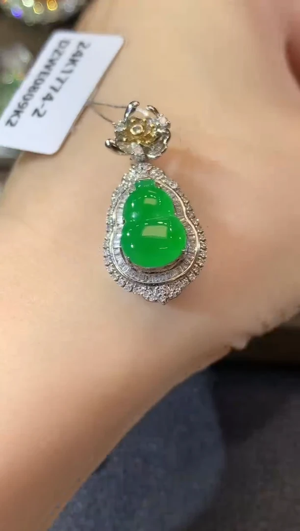 吊坠(不含链)18K金镶嵌翡翠D29