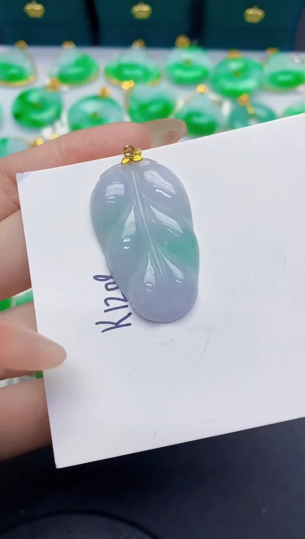 颈饰18K金镶嵌翡翠缅甸天然翡翠A货