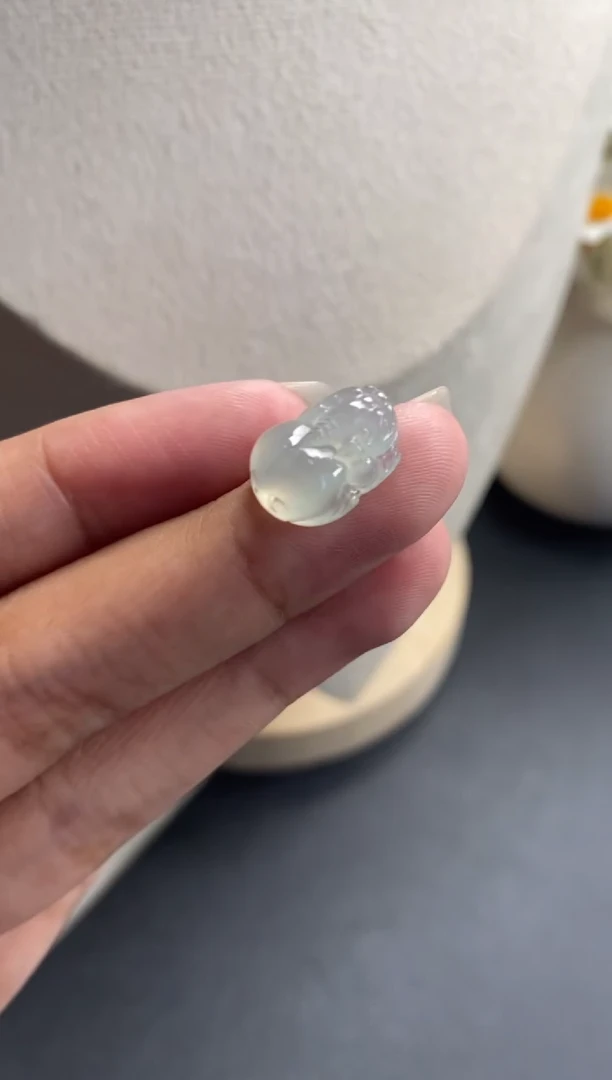 颈饰未镶嵌翡翠冰种裸石