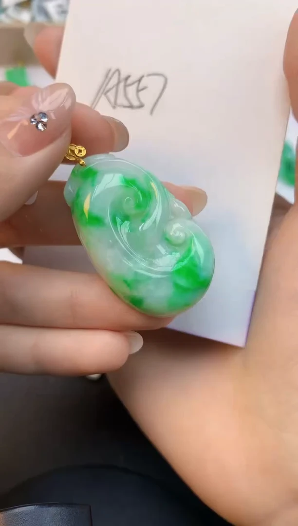 颈饰18K金镶嵌翡翠天然缅甸a货翡翠百元以上9元证书费自理