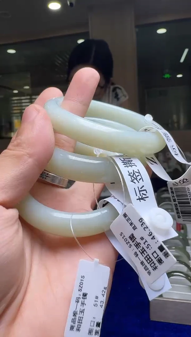 未镶嵌手镯和田玉且末手镯/多样性发一/53-55.5（圈口备注）