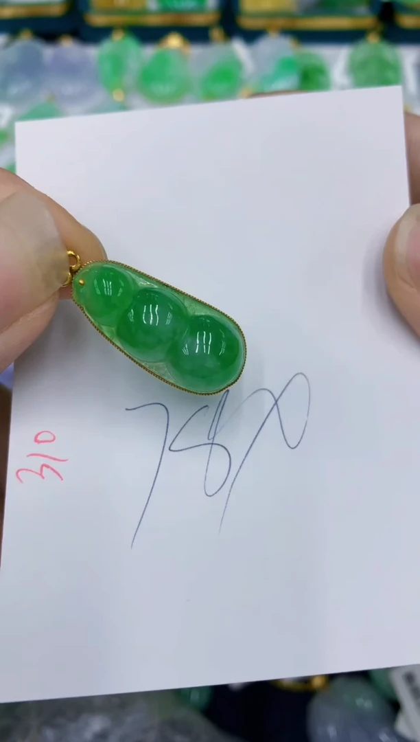 翡翠18K金镶嵌颈饰云*1111111111