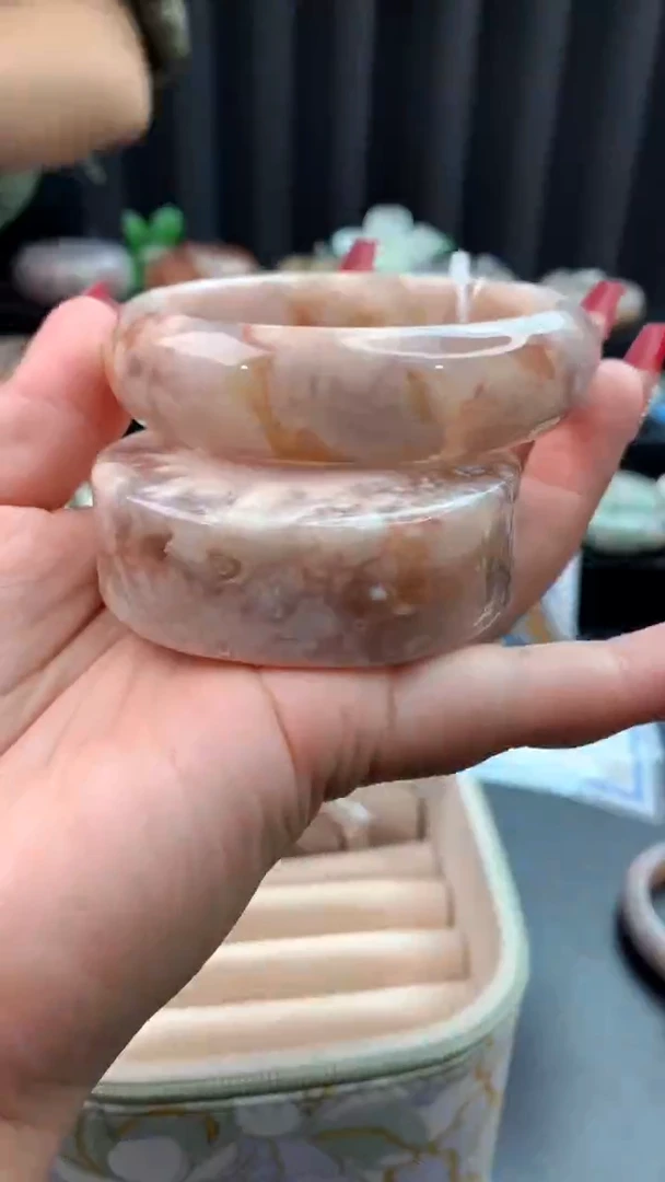 未镶嵌手镯石英质玉（62+圈口）赠送镯心