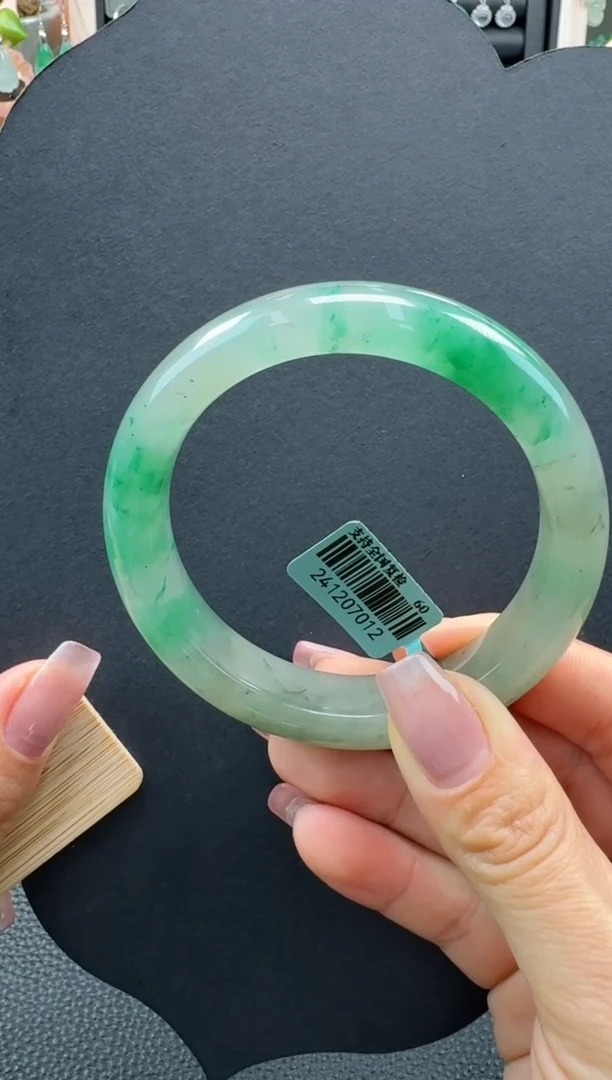 【闪购商品】石英质玉手镯未镶嵌口径61