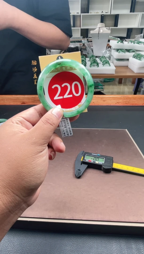 未镶嵌手镯石英质玉60+220