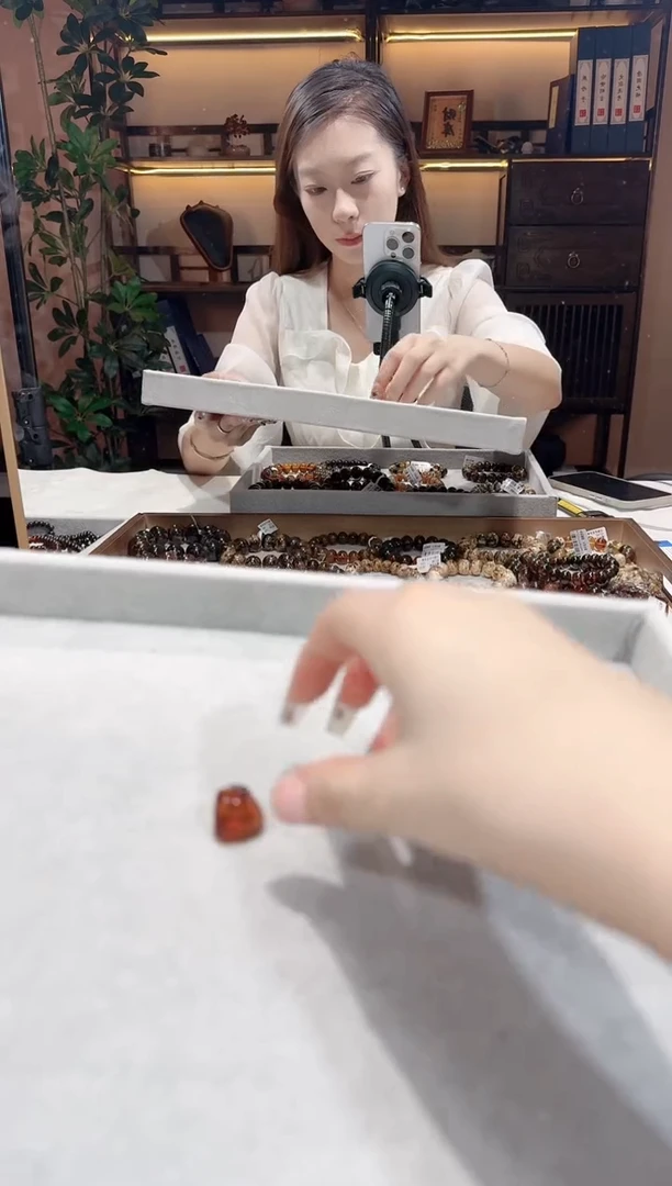 琥珀未镶嵌珠宝奇石雷*抚顺琥珀       虫珀  裸石  1