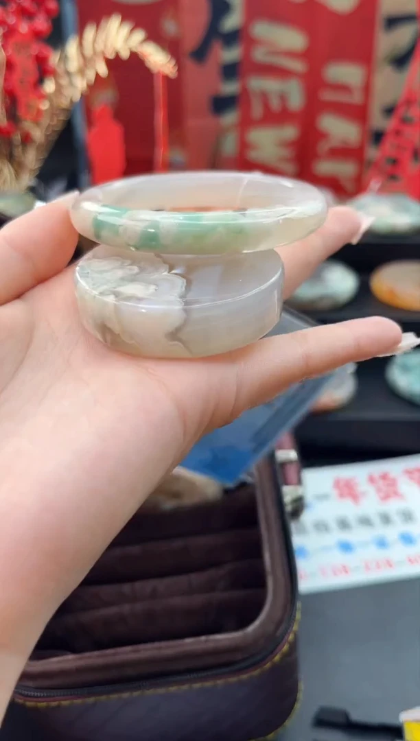 【闪购商品】石英质玉手镯未镶嵌赠送镯心（53圈口）