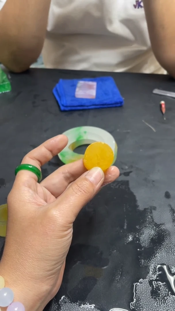 玉冰黄边角毛坯一个