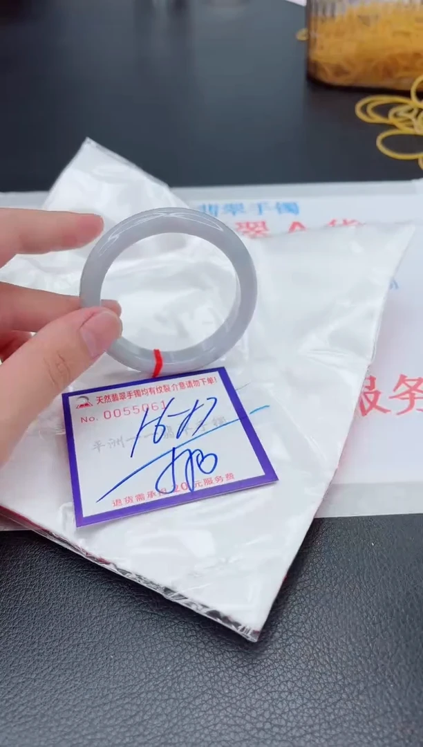 翡翠手镯未镶嵌1