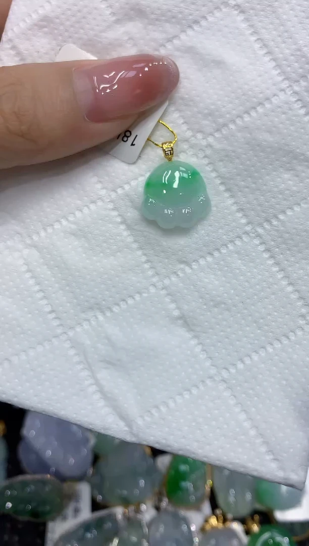 翡翠18K金镶嵌颈饰111111111111