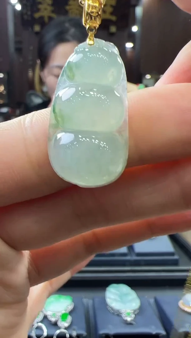 【闪购商品】翡翠挂件18K金镶嵌豆子 不含链