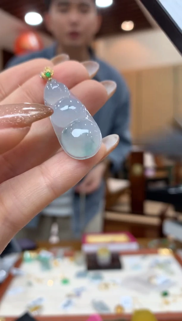 吊坠(不含链)18K金镶嵌翡翠豆子