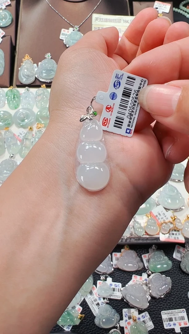 【闪购商品】翡翠吊坠(不含链)18K金镶嵌福豆吊坠526