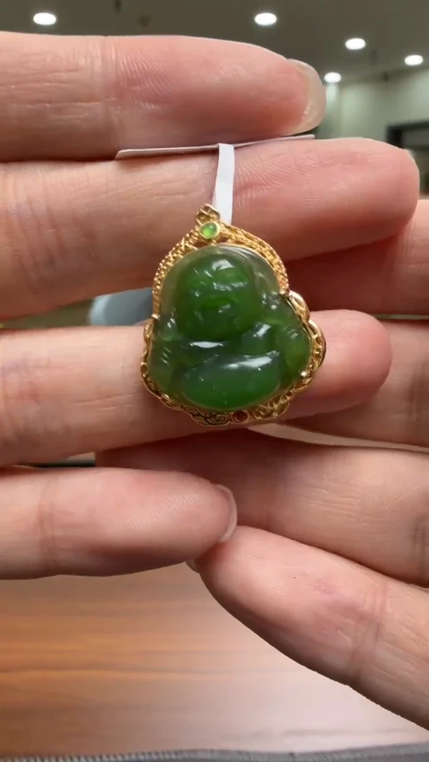颈饰18K金镶嵌和田玉挂件